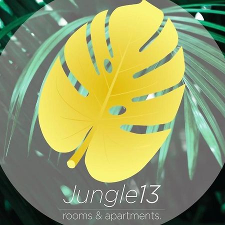 Jungle 13 - Room And Apartments Naples Exterior photo